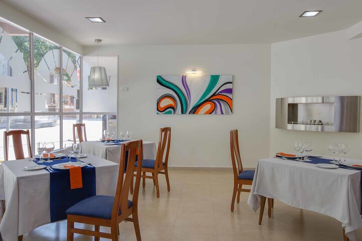Dining 16 of 26