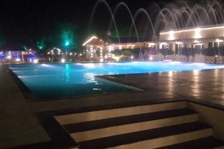 Pool 10 of 13