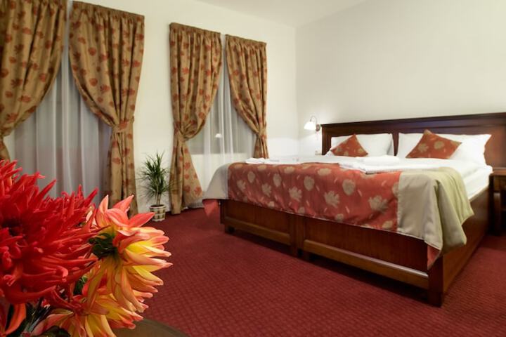 Room 6 of 43