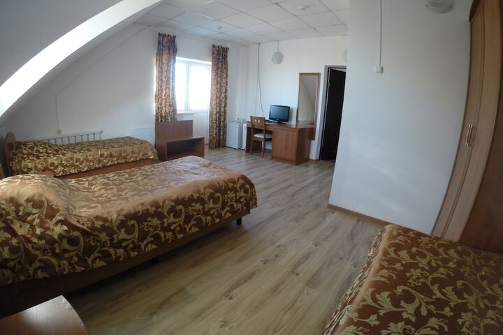 Room 11 of 37