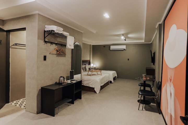 Room 2 of 6