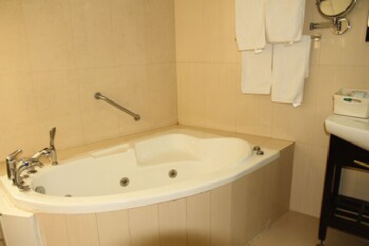 Room 5 of 51