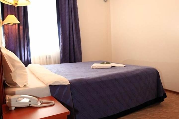Room 6 of 106