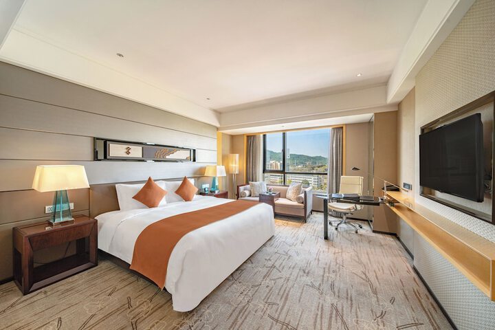Room 15 of 90