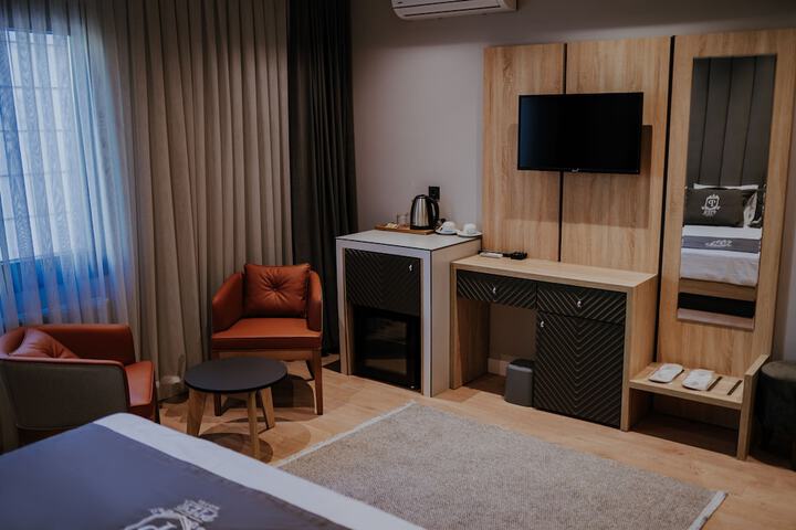 Room 4 of 10