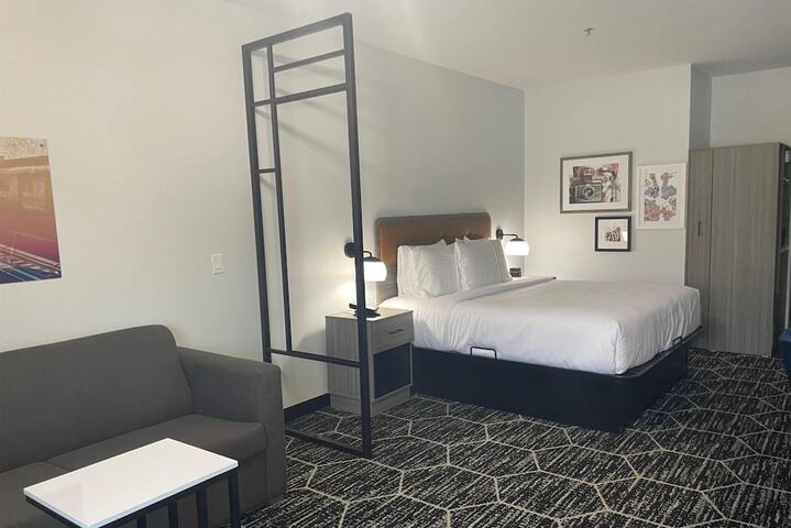 Room 5 of 14