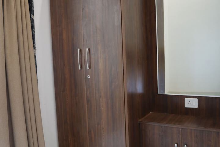 Room 7 of 16