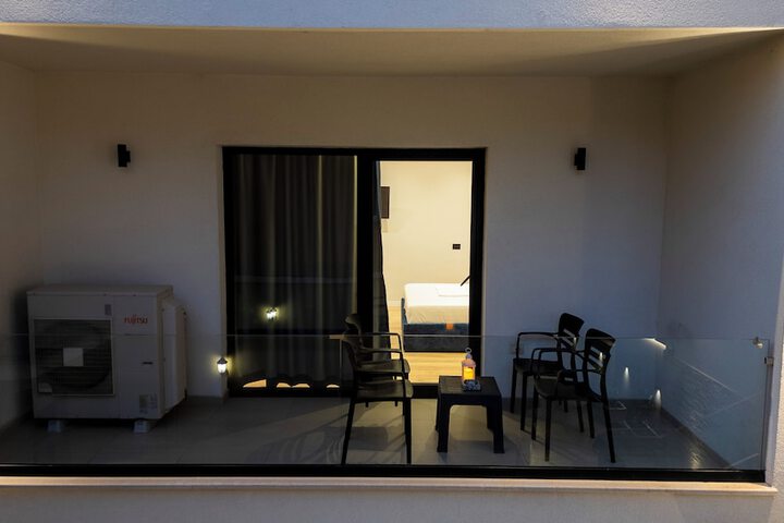 Room 17 of 41