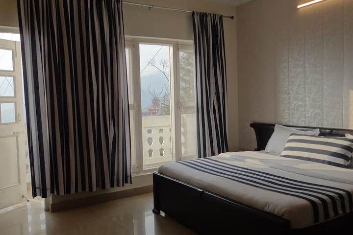 Room 28 of 113