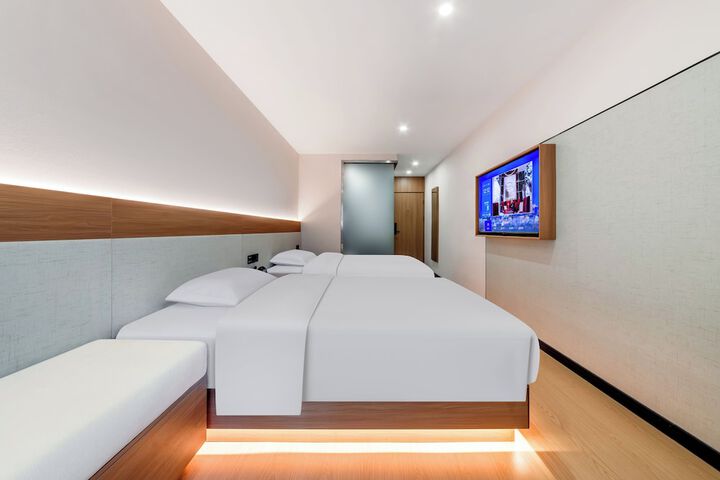 Room 12 of 30