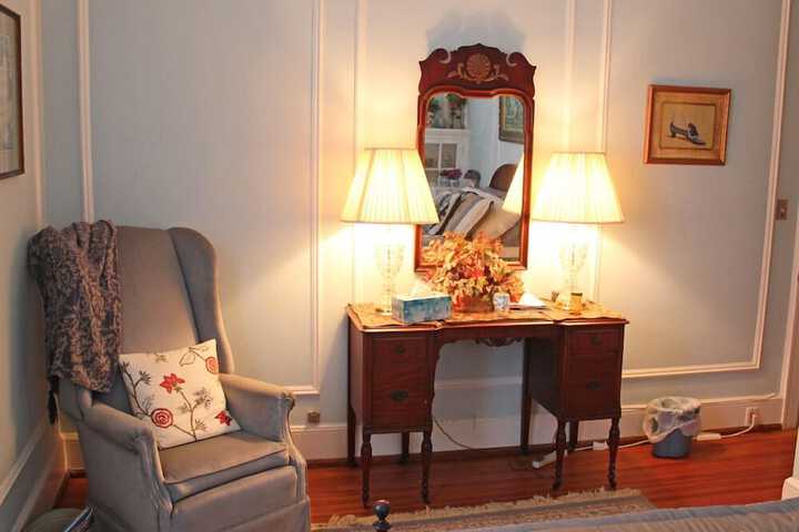 Room 6 of 13