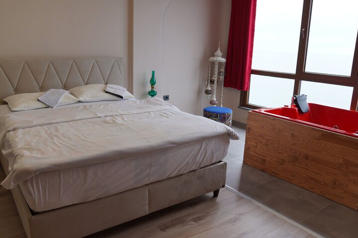 Room 34 of 40