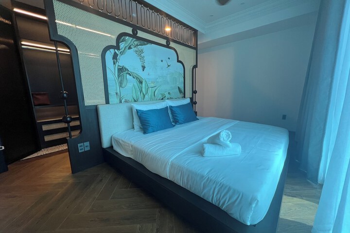 Room 115 of 168
