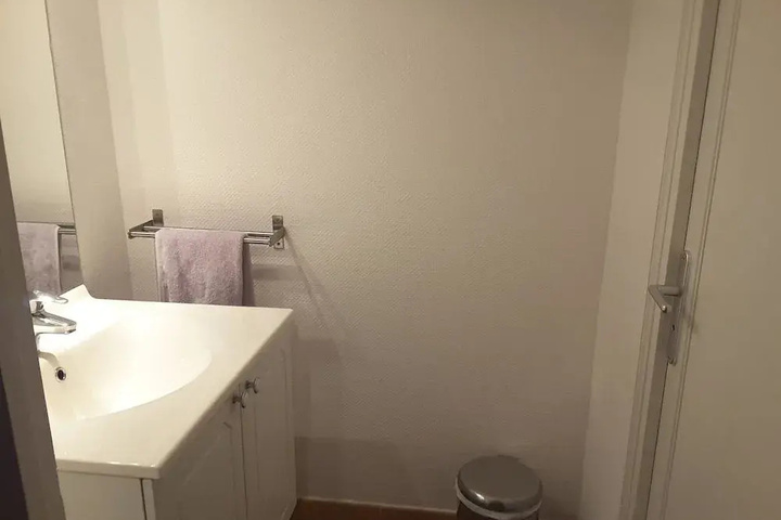 Room 6 of 24
