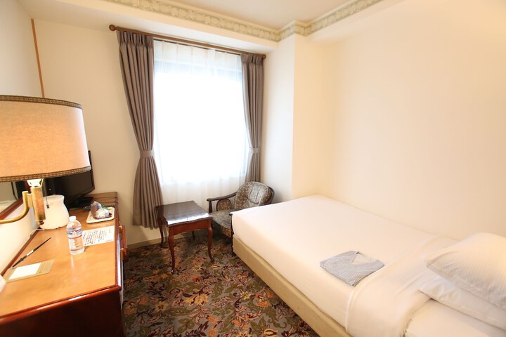 Room 8 of 44