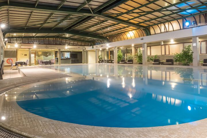 Pool 51 of 108