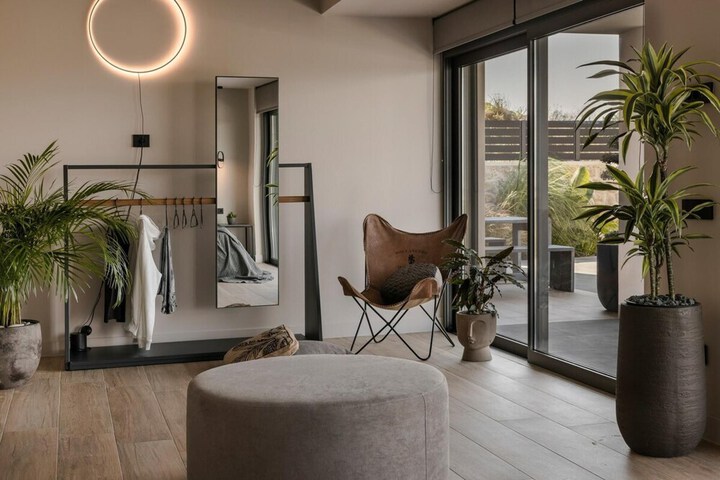 Room 10 of 50