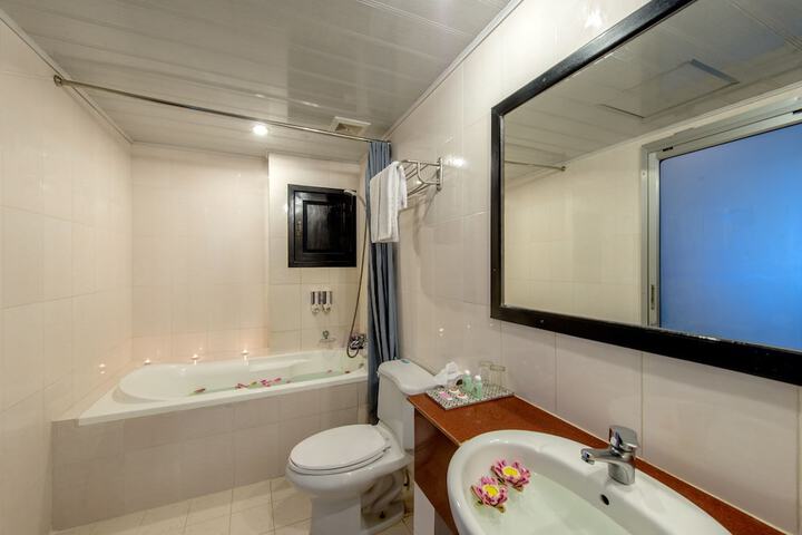Room 93 of 160