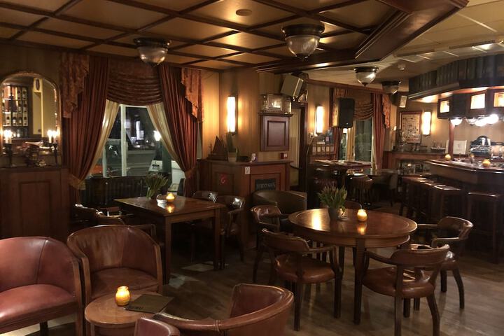 Lounge 137 of 139