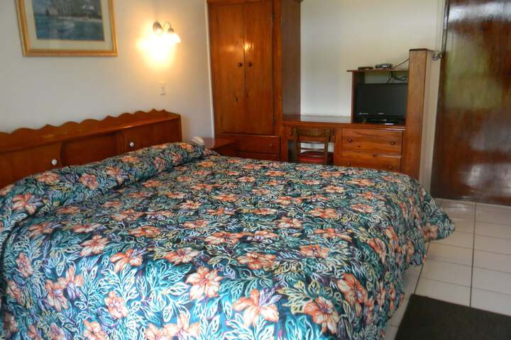 Room 6 of 18