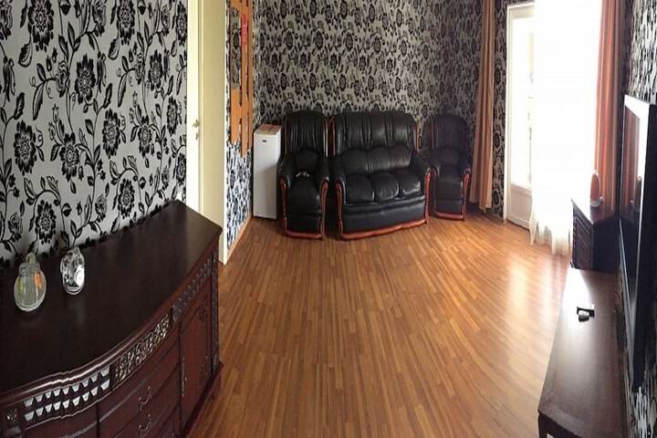 Room 14 of 93