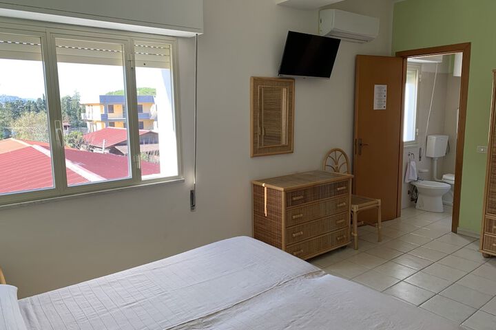Room 6 of 26