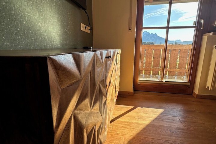 Room 65 of 221