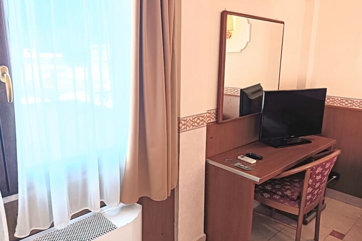 Lounge 30 of 71