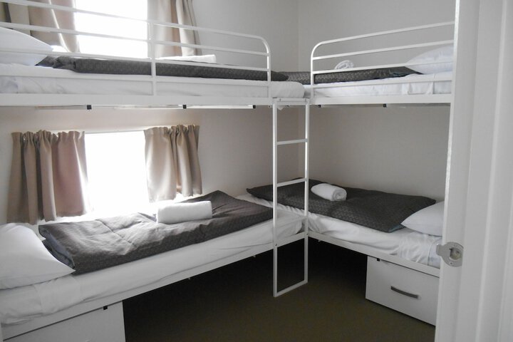 Room 4 of 93