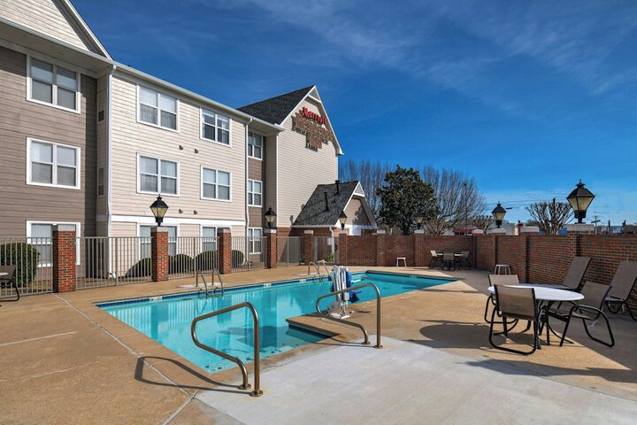 Pool Hotel