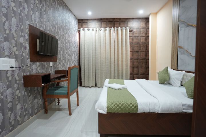 Room 14 of 36
