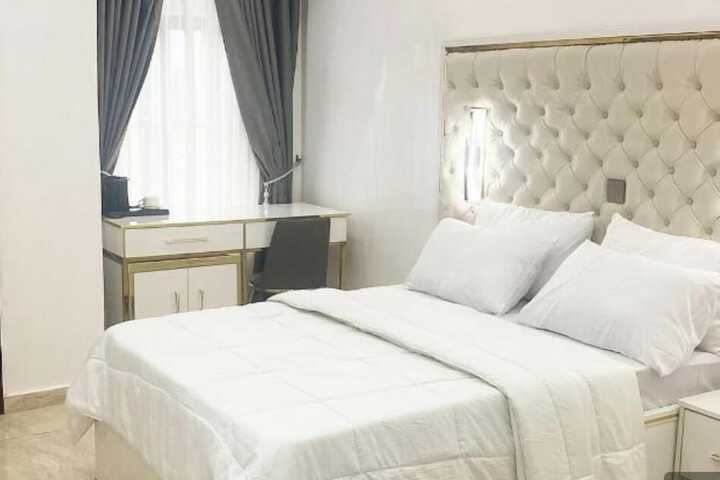 Room 5 of 15
