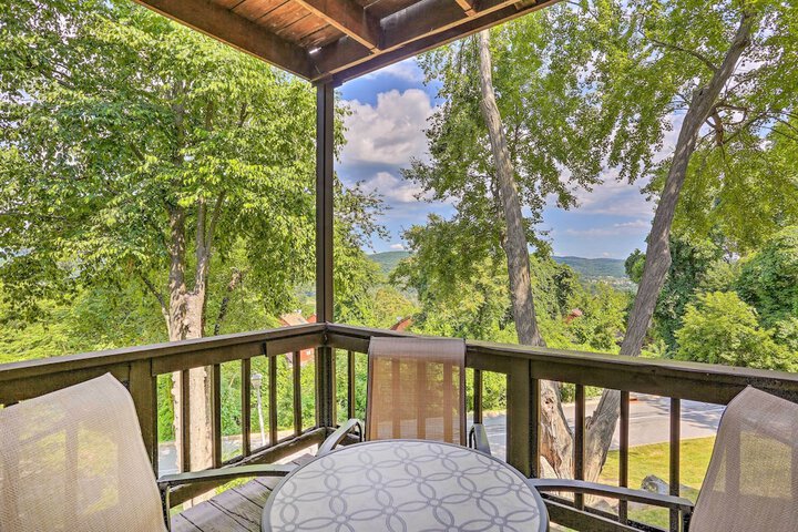 Sun-lit Vernon Condo 2 Mi to Ski Resort!