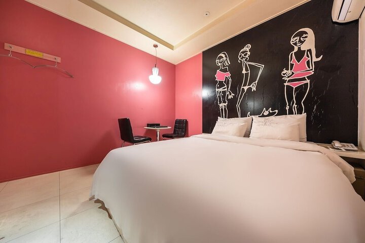 Room 10 of 30