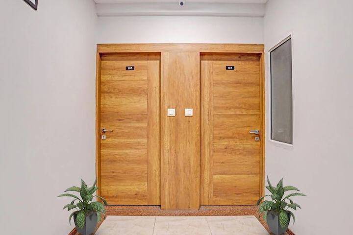 Room 12 of 17