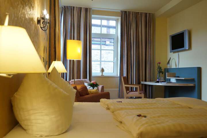 Room 7 of 100