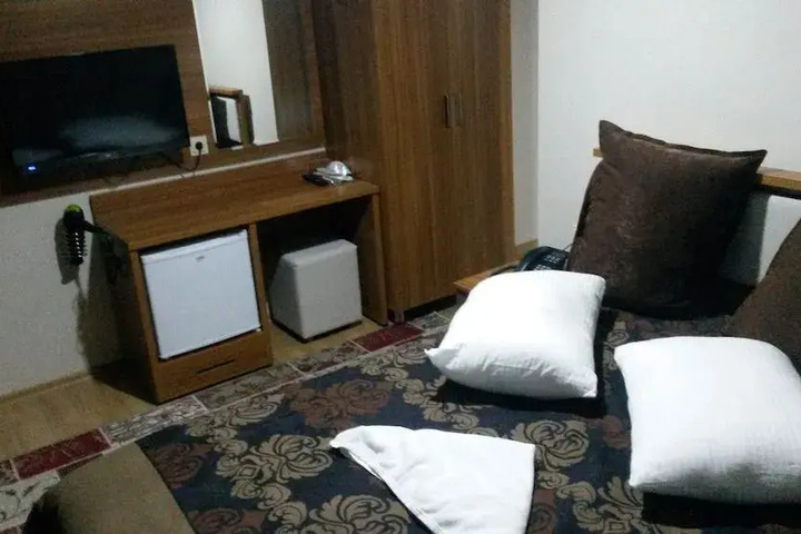 Room 2 of 8