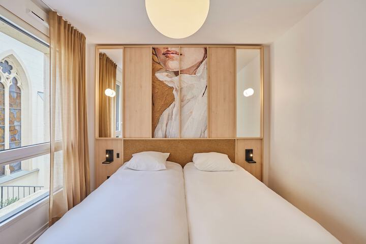 Room 11 of 48
