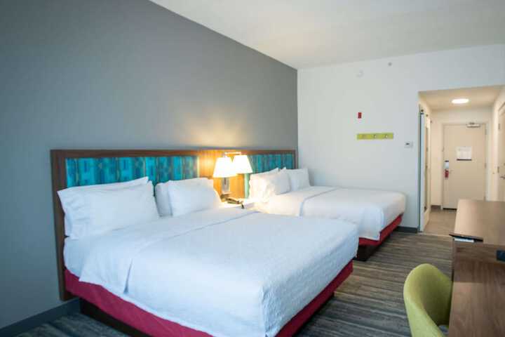 2 Queen Beds (9 of 14)