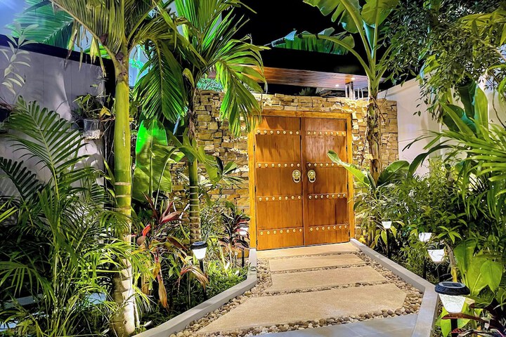 Hotel 4 of 180