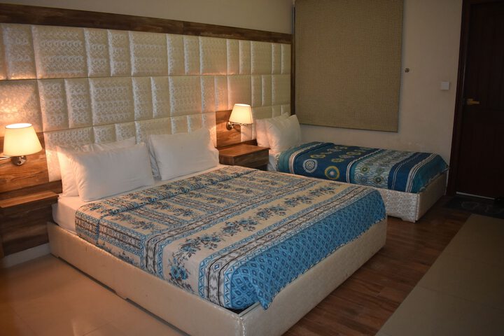 Room 7 of 16