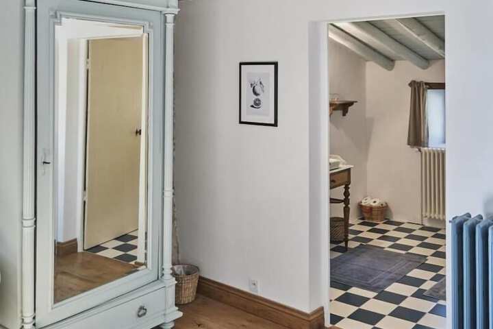 Room 2 of 28