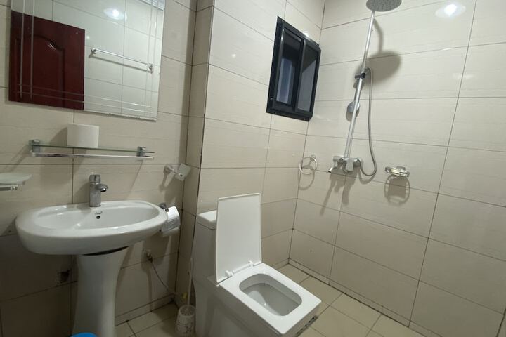 Room 10 of 12