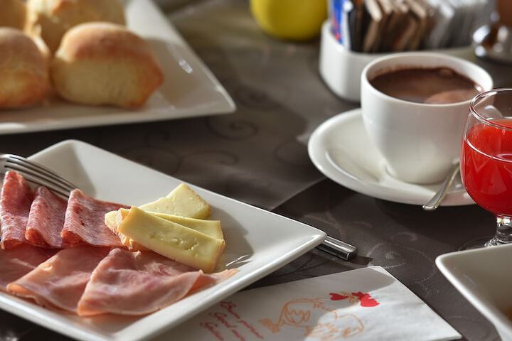 Breakfast/Coffee Service 55 of 77