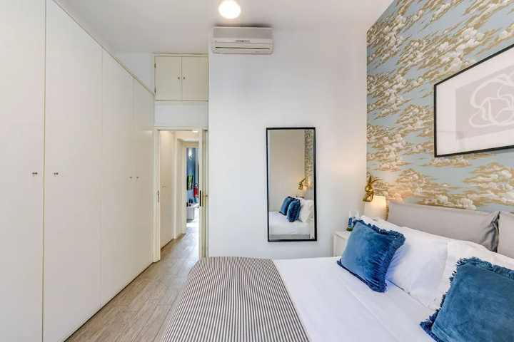Room 2 of 18