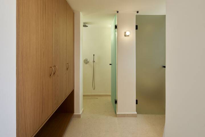 Room 85 of 122