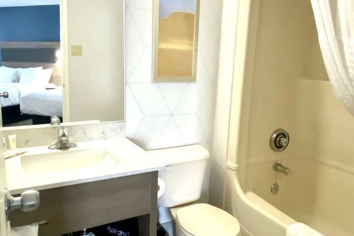 Room 19 of 28