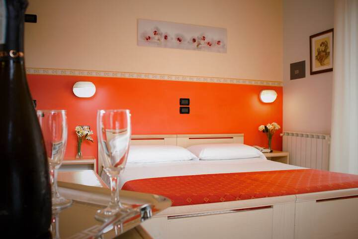 Room 9 of 35