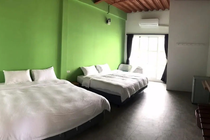 Room 6 of 13