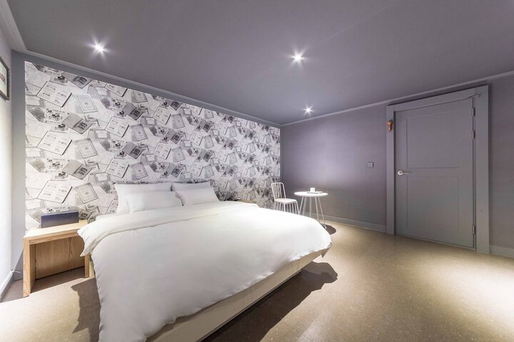 Room 9 of 38